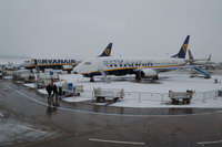 Boeing 737-800, EI-DPD and EI-DCM, Frankfurt-Hahn Airport